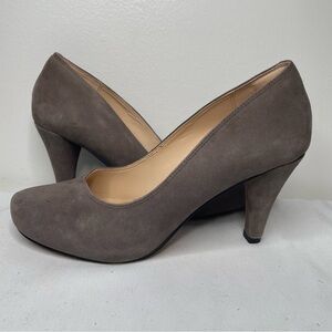Clarks Women's Dalia Rose Closed Toe Heels Grey Size 8.5